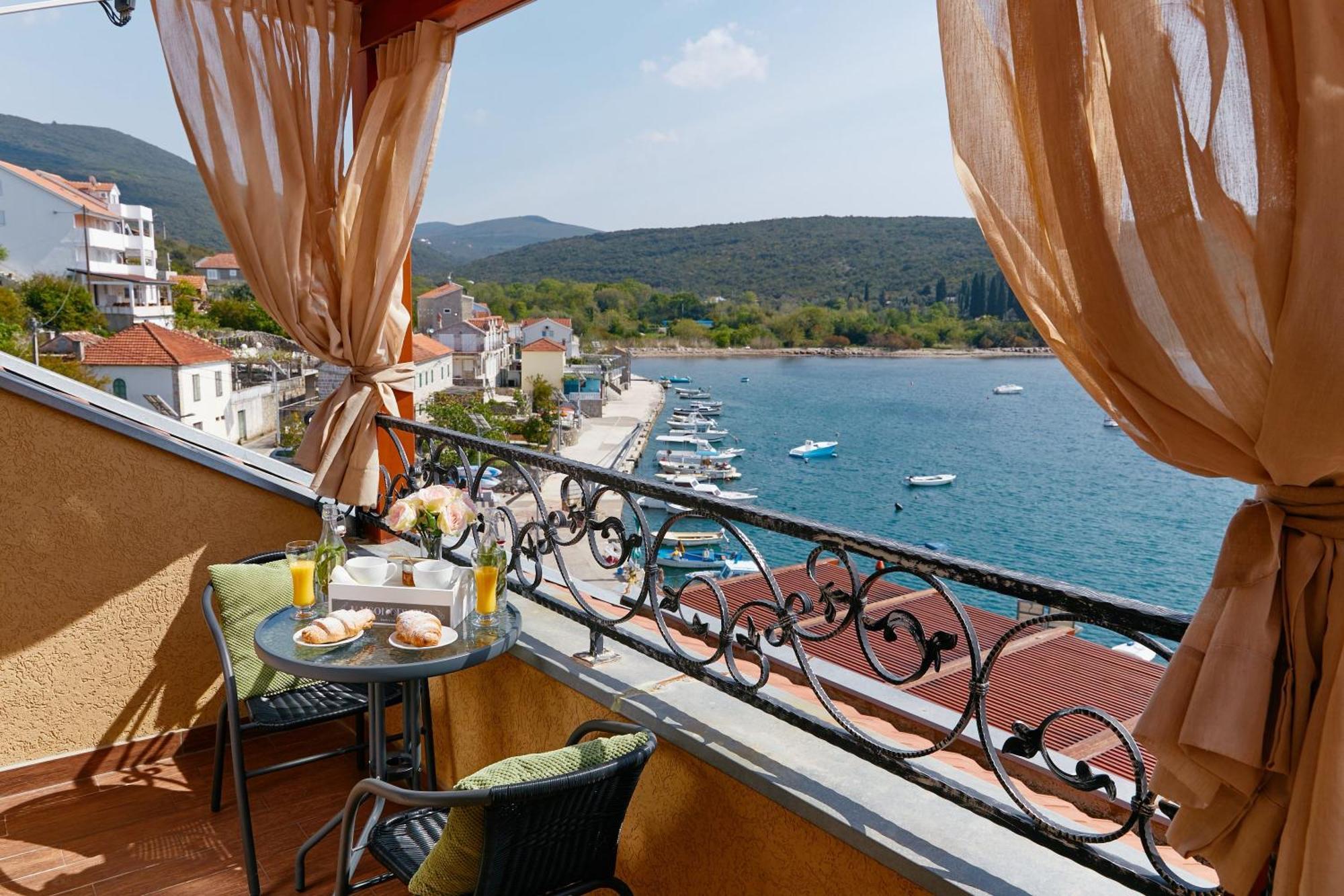 Beachfront Adria - Happy Villa *